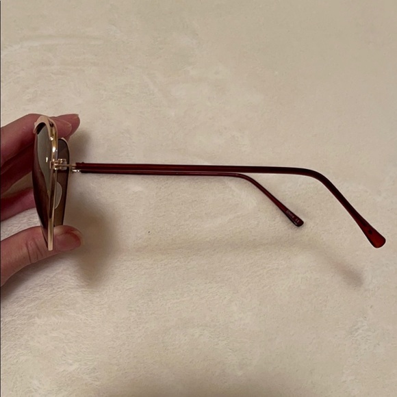 NWOT HEART SUNGLASSES - Picture 3 of 5